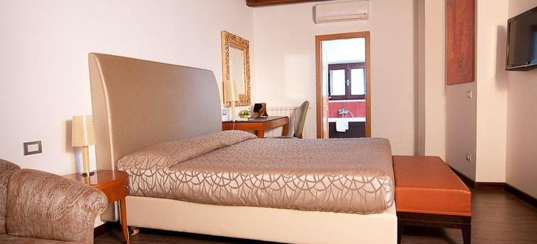 Hotel Excel Passetto Suites:  ROMA