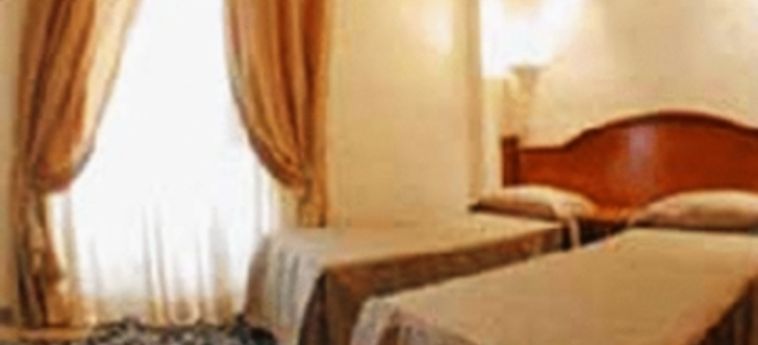 Hotel Le Petit Real:  ROMA