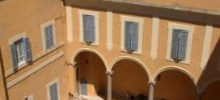 Hotel Gli Archi Di Piazza Venezia:  ROMA