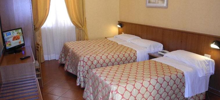 Hotel Corona:  ROMA