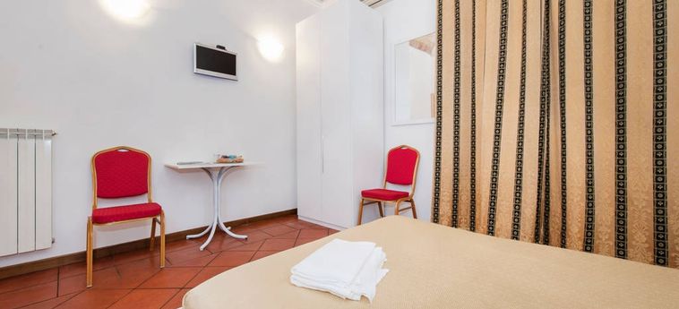 Hotel Eleven Rome Inn Affittacamere:  ROMA