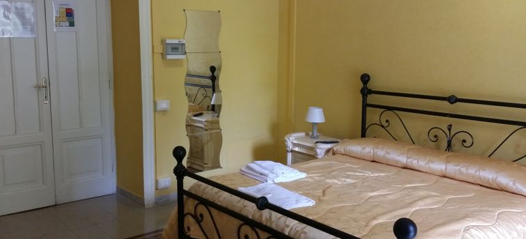 Hotel La Breccia A Porta Pia:  ROMA