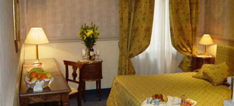 Hotel Condotti:  ROMA