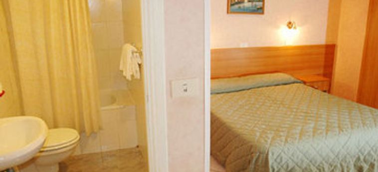 Hotel Clarin:  ROMA