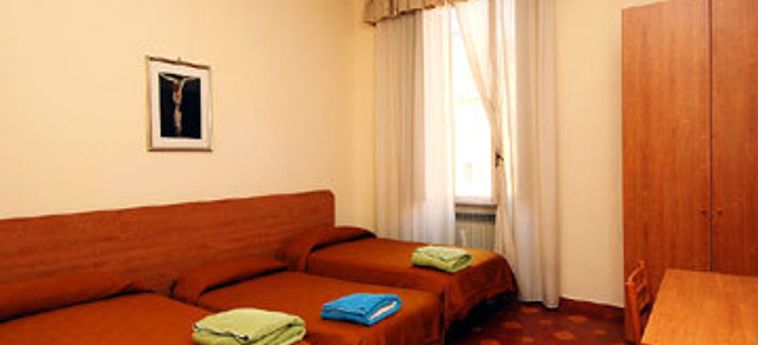 Hotel Residenza Menni:  ROMA