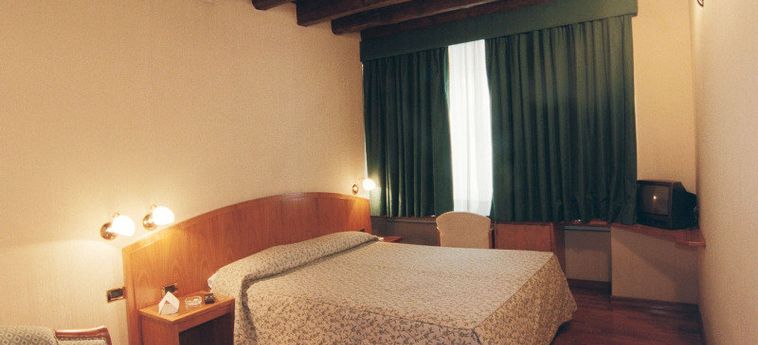 Hotel Corot:  ROMA