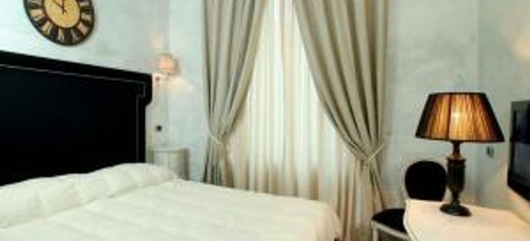 Hotel Mdm Luxury Rooms:  ROMA