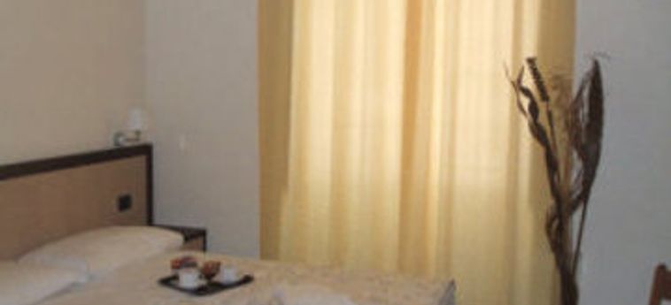 Hotel Clarian Affittacamere:  ROMA