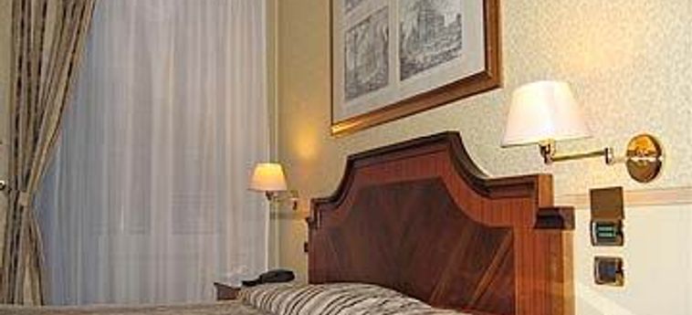 Hotel Les Chambres D'or:  ROME
