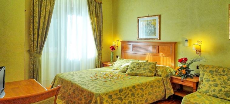 Hotel La Fenice Rooms:  ROME