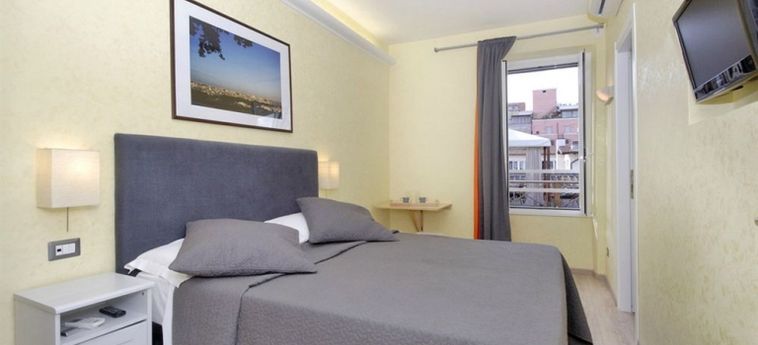 Hotel Hqh Colosseo:  ROME