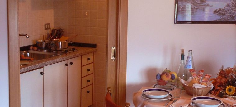 Hotel E Appartamenti Al Larice Ronzone - Trento: Foto 