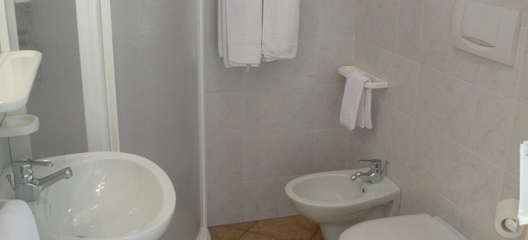 Hotel E Appartamenti Al Larice Ronzone - Trento: Foto 