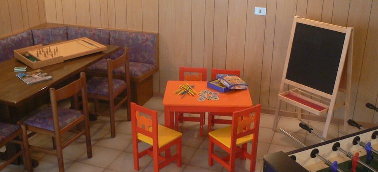 Hotel E Appartamenti Al Larice Ronzone - Trento: Foto 