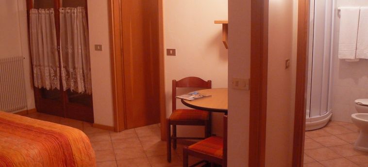 Hotel E Appartamenti Al Larice Ronzone - Trento : Photo 