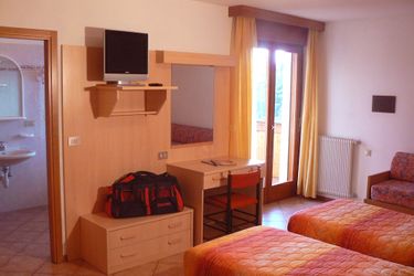 Hotel E Appartamenti Al Larice Ronzone - Trento: Photo 