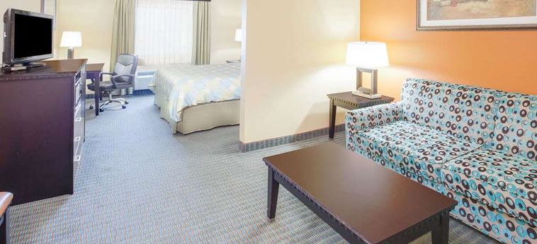 Hotel Days Inn & Suites By Wyndham Russellville:  RUSSELLVILLE (AR)