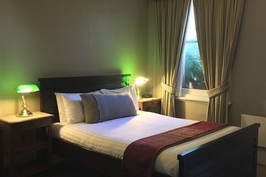 Hotel Clydesdale Manor:  SANDY BAY