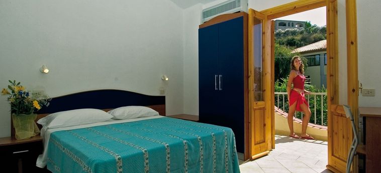 Hotel Villaggio Marco Polo:  SANTA DOMENICA DI RICADI - VIBO VALENTIA