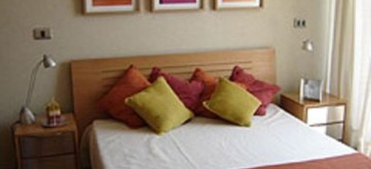 Hotel Rq Providencia Suites:  SANTIAGO DEL CILE