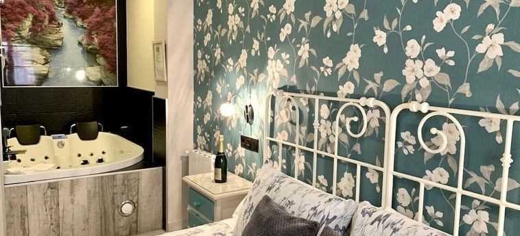 Hotel Suites Con Jacuzzi Santillana Santillana Del Mar: Foto 