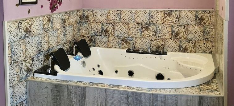 Hotel Suites Con Jacuzzi Santillana Santillana Del Mar: Foto 