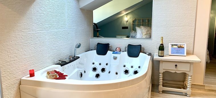 Hotel Suites Con Jacuzzi Santillana Santillana Del Mar: Foto 