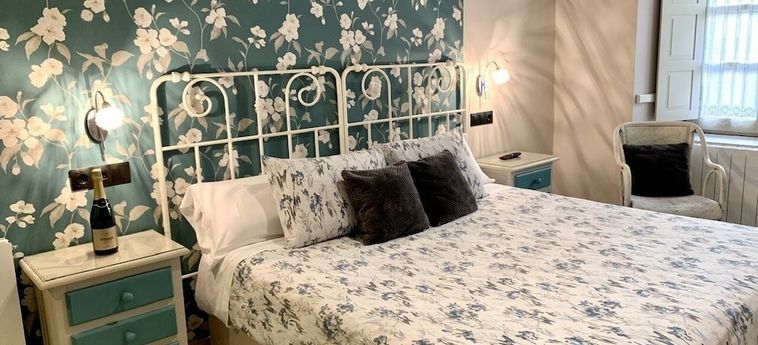 Hotel Suites Con Jacuzzi Santillana Santillana Del Mar: Foto 