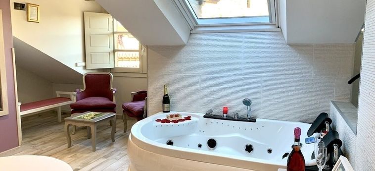 Hotel Suites Con Jacuzzi Santillana Santillana Del Mar: Foto 