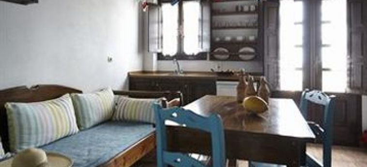 Anna Traditional Apartments:  SANTORINI