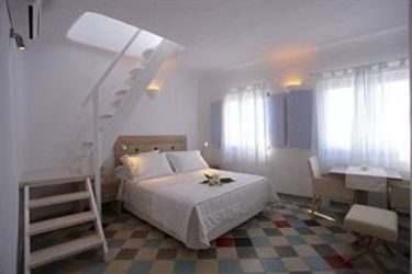 Hotel Ikastikies Suites:  SANTORINI