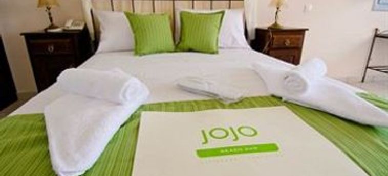 Jojo Beach Hotel & Bar:  SANTORINI