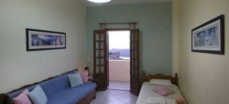 Nemesis Rooms And Apartments:  SANTORINI