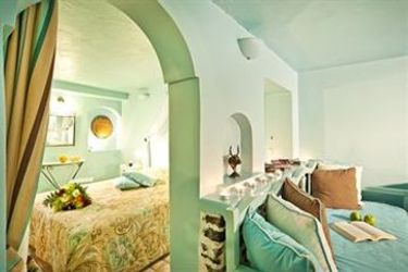 Hotel Amaze Suites:  SANTORINI
