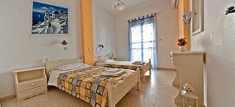 Sellada Apartments:  SANTORINI