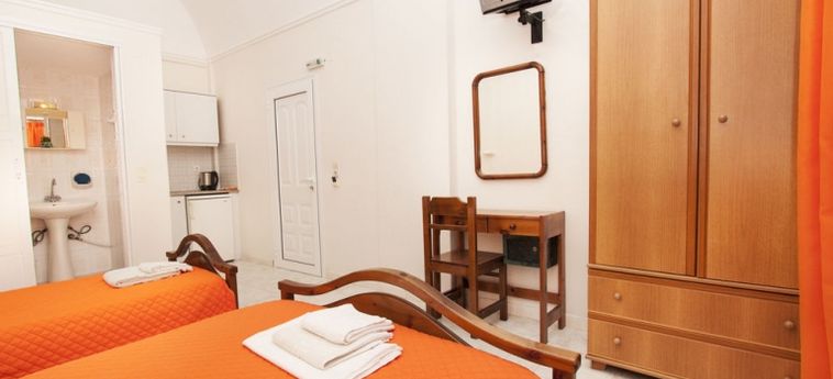 Hotel Paul's Studio:  SANTORINI
