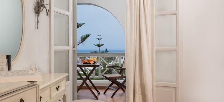 Hotel Mediterranean White:  SANTORINI