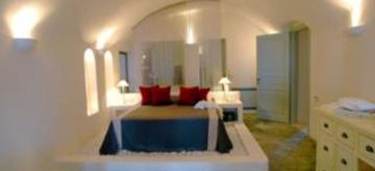 Hotel Andronis Luxury Suites:  SANTORINI