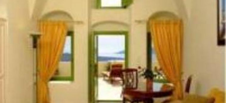 Hotel Asha Luxury Suites:  SANTORINI