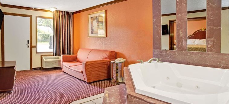 Hotel TRAVELODGE BY WYNDHAM SELLERSBURG / LOUISVILLE NORTH