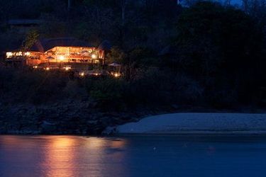 Hotel Serena Mivumo River Lodge:  SELOUS GAME RESERVE