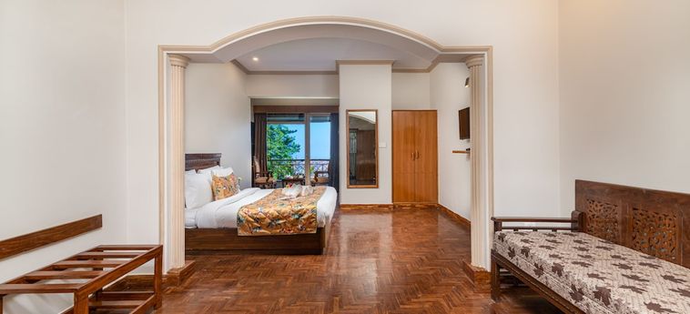 Hotel Summit Naldehra Grand Resort &Amp; Spa:  SHIMLA