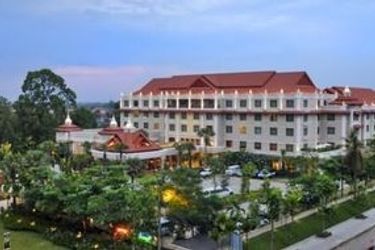 Hotel Sokha Angkor Resort:  SIEM REAP