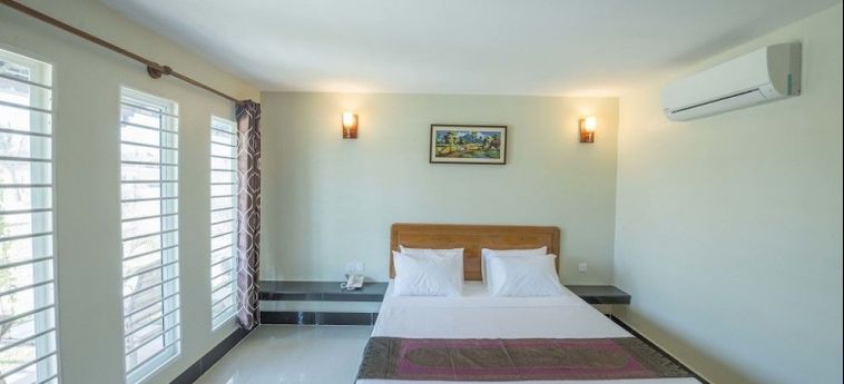 Hotel Legacy Bungalow:  SIHANOUKVILLE