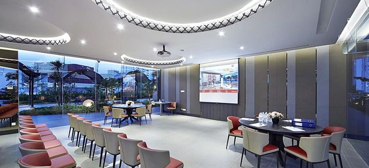 Hotel Boss:  SINGAPOUR