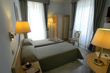 Hotel Mediterraneo:  SORRENTO COAST