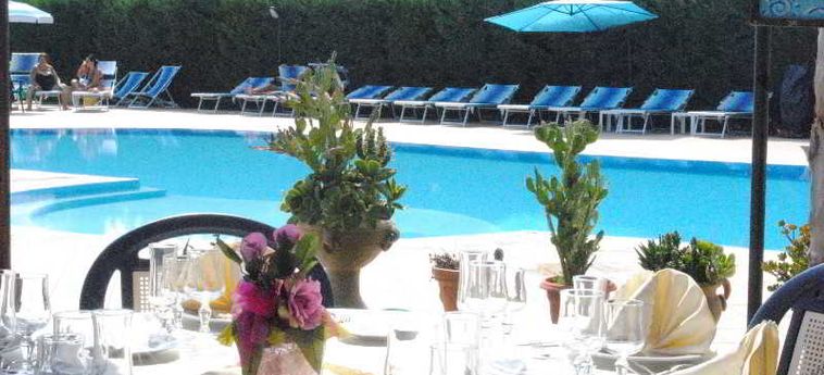 Hotel Villaggio & Residence Club Aquilia:  SOVERATO - CATANZARO