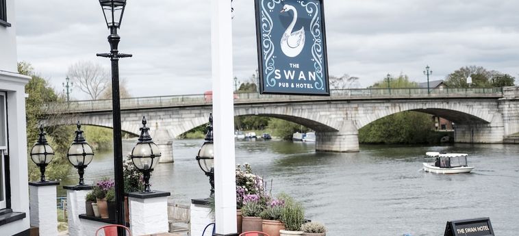 The Swan Hotel:  STAINES