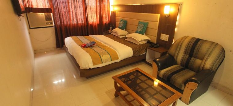 Oyo 1389 Hotel Relax Inn:  SURAT