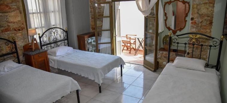 Axilleion Guest House:  SYROS